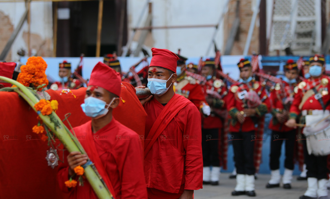 दसैँघरमा फूलपाती भित्र्याइयो (तस्बिरहरू)